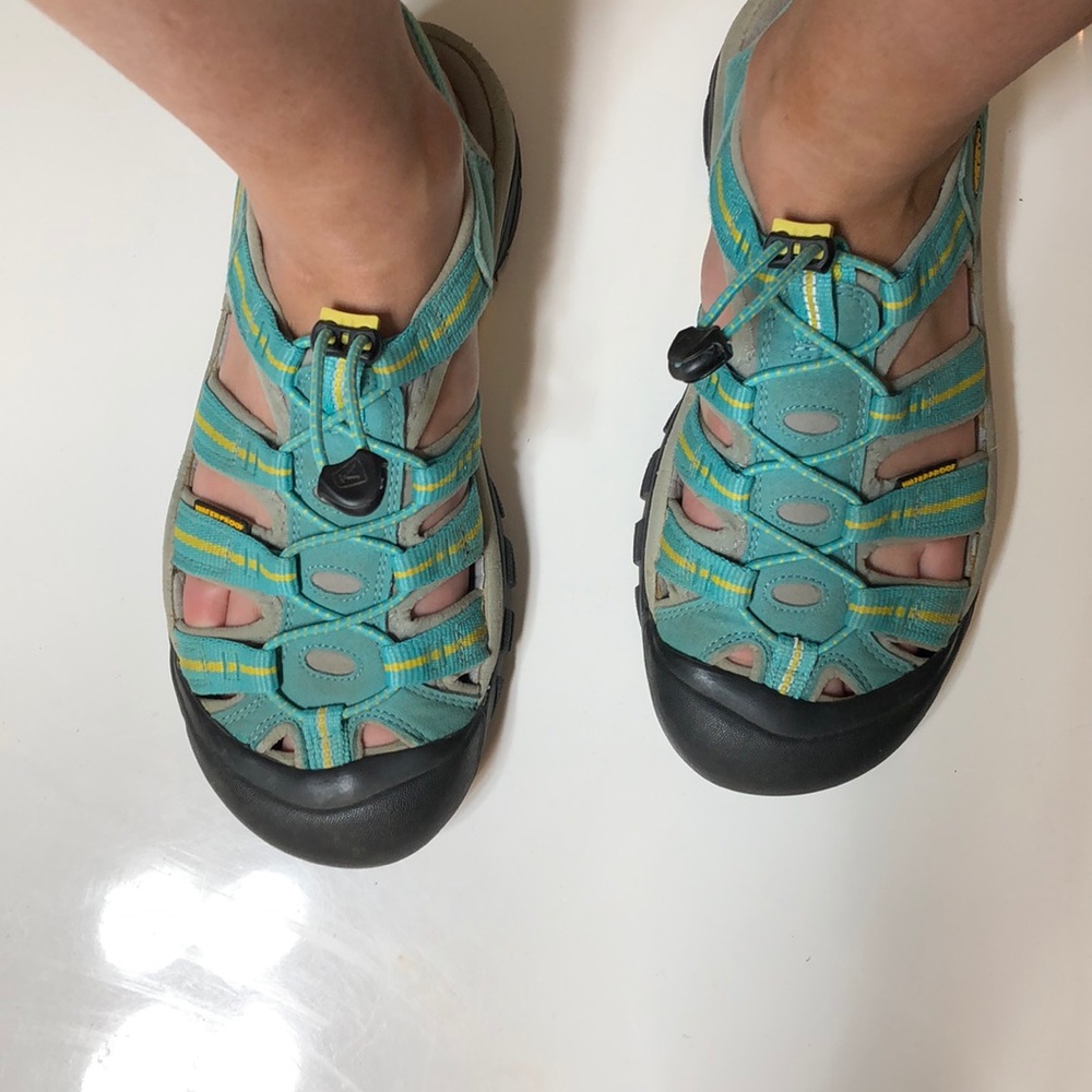 Teal keens